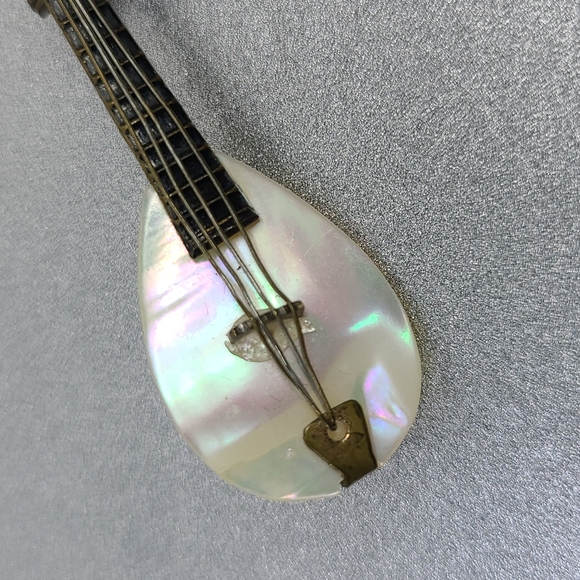 Tiny Vintage Silver & Mother of Pearl Guitar Pin Brooch Eclectic Unique Music - Picture 4 of 4